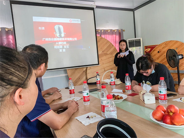 获奖代表何丝婷女士女士致辞